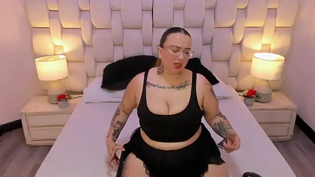 MiaYMolly online show from November 15, 7:43 pm