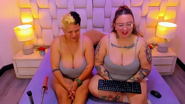 MiaYMolly online show from December 2, 1:44 am