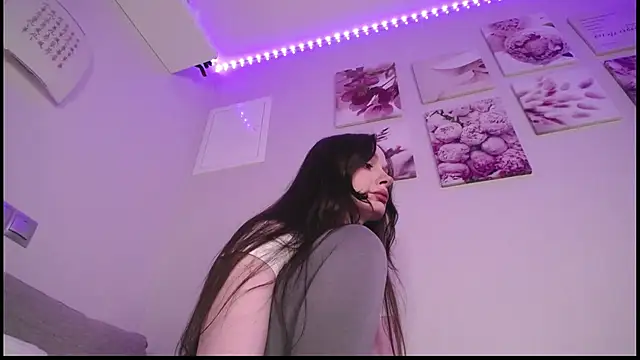 Snapshot of Agness_sweet chatting on February 3, 8:24 am Agness sweet online show from February 3, 8:24 am