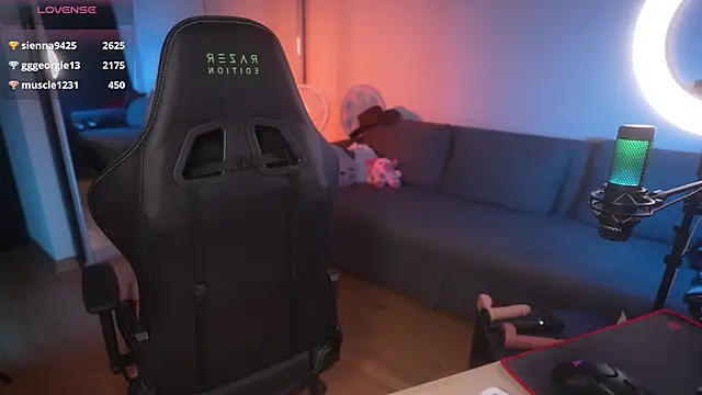 Emberella  online show from December 6, 5:00 pm