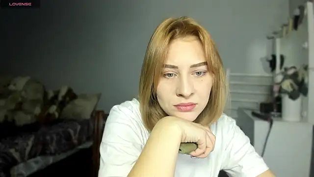 KindKristy online show from December 5, 5:27 am