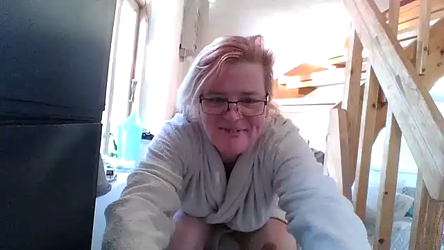 Snapshot of kathrin193 chatting on February 6, 8:29 am kathrin193 online show from February 6, 8:29 am
