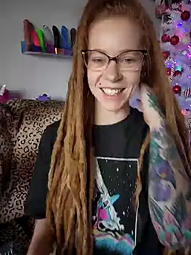 LucidLucy online show from December 8, 5:01 pm