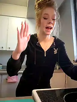 LucidLucy online show from December 18, 3:22 pm