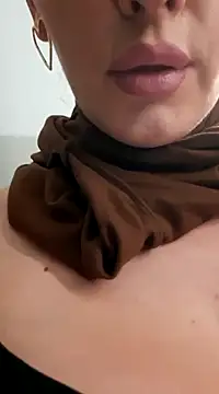 Snapshot of Dirtyfeelin chatting on December 10, 5:22 pm Dirtyfeelin online show from December 10, 5:22 pm