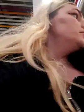 Snapshot of Dirtyfeelin chatting on December 11, 6:09 pm Dirtyfeelin online show from December 11, 6:09 pm