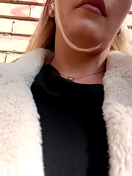 Snapshot of Dirtyfeelin chatting on February 11, 11:32 am Dirtyfeelin online show from February 11, 11:32 am