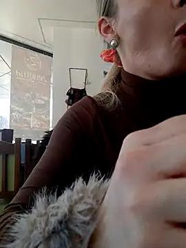 Snapshot of Dirtyfeelin chatting on February 3, 10:09 am Dirtyfeelin online show from February 3, 10:09 am