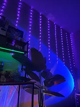 thebrattygoddess online show from April 3, 11:41 am