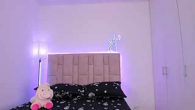 Snapshot of DannaTeen chatting on February 5, 9:18 pm DannaTeen online show from February 5, 9:18 pm