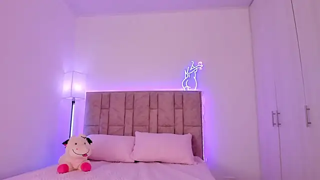 Snapshot of DannaTeen chatting on February 10, 8:53 pm DannaTeen online show from February 10, 8:53 pm