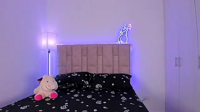 Snapshot of DannaTeen chatting on February 25, 6:53 pm DannaTeen online show from February 25, 6:53 pm