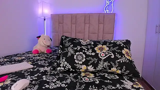 Snapshot of DannaTeen chatting on March 1, 12:17 am DannaTeen online show from March 1, 12:17 am