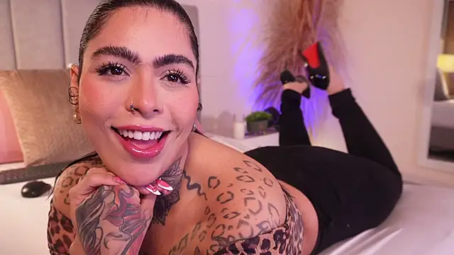 curvyliciousss online show from October 11, 4:49 pm