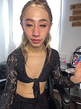 Snapshot of Littlebunny21 chatting on December 15, 7:21 pm Littlebunny21 online show from December 15, 7:21 pm