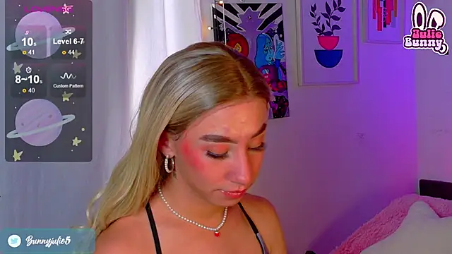 Snapshot of Littlebunny21 chatting on March 9, 7:48 pm Littlebunny21 online show from March 9, 7:48 pm