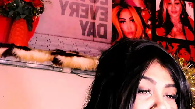 Snapshot of indian_dreamgirl chatting on February 15, 12:29 am indian dreamgirl online show from February 15, 12:29 am