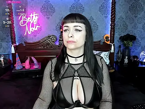 Snapshot of BettyNoir chatting on October 16, 6:31 pm BettyNoir online show from October 16, 6:31 pm