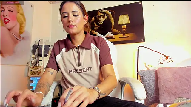 KimberlySaen online show from March 10, 12:48 am