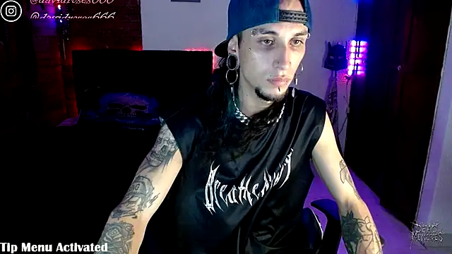 Snapshot of davidroses420 chatting on December 1, 11:21 pm davidroses420 online show from December 1, 11:21 pm