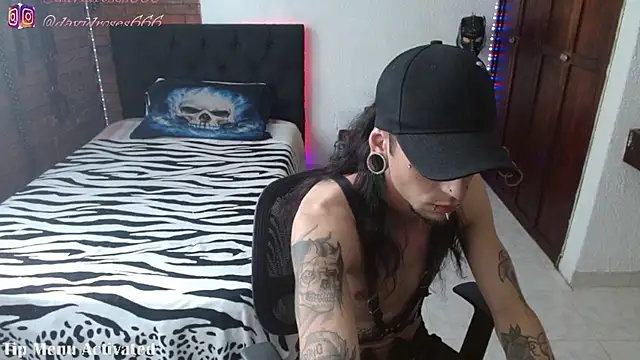 Snapshot of davidroses420 chatting on January 13, 8:14 pm davidroses420 online show from January 13, 8:14 pm