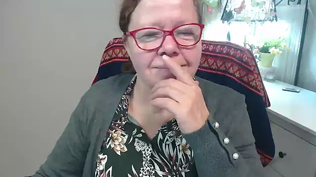 Adelewildx online show from October 16, 3:29 am