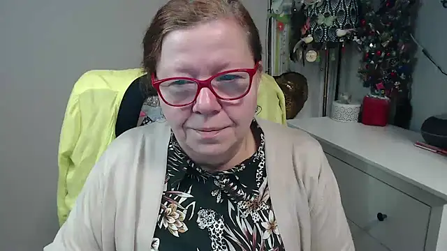 Adelewildx online show from December 19, 4:30 am