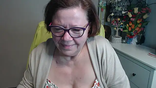 Adelewildx online show from April 29, 3:43 am
