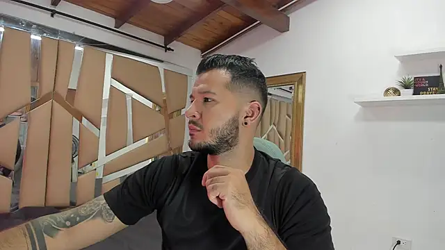 Snapshot of mister_miike chatting on January 28, 3:04 am mister miike online show from January 28, 3:04 am