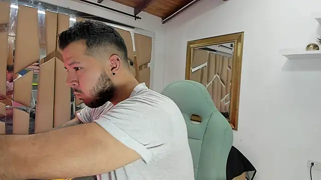 Snapshot of mister_miike chatting on January 30, 3:11 am mister miike online show from January 30, 3:11 am