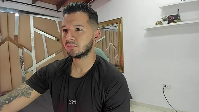 Snapshot of mister_miike chatting on February 6, 3:06 am mister miike online show from February 6, 3:06 am