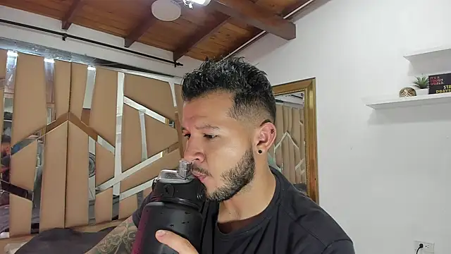 Snapshot of mister_miike chatting on February 13, 3:07 am mister miike online show from February 13, 3:07 am