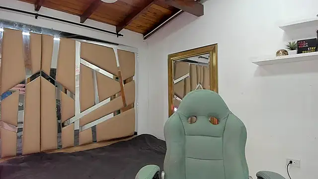 Snapshot of mister_miike chatting on February 14, 3:11 am mister miike online show from February 14, 3:11 am