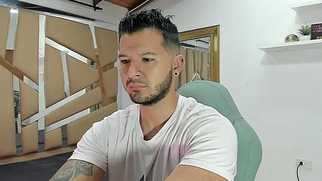 Snapshot of mister_miike chatting on February 16, 3:15 am mister miike online show from February 16, 3:15 am