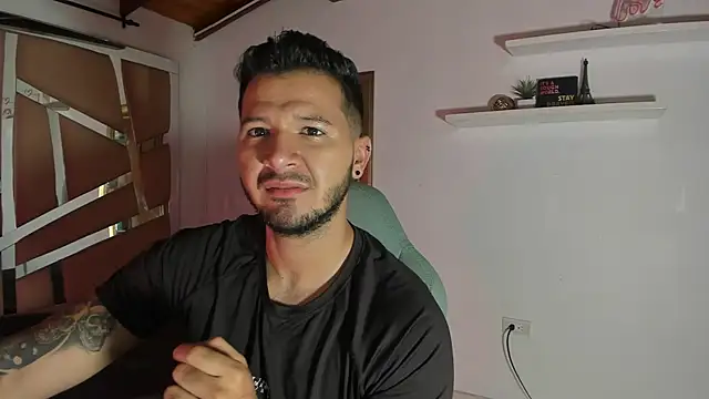 Snapshot of mister_miike chatting on February 20, 3:12 am mister miike online show from February 20, 3:12 am