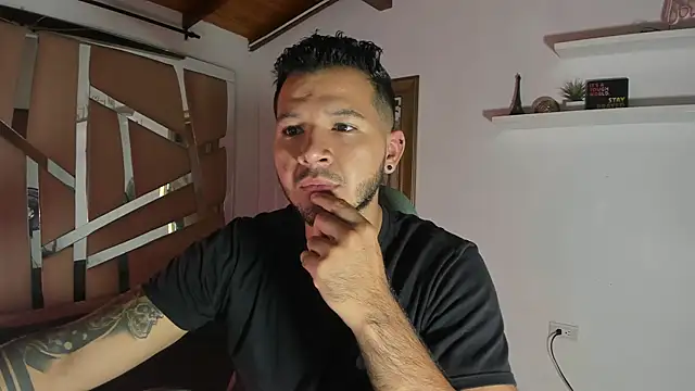 Snapshot of mister_miike chatting on February 26, 3:10 am mister miike online show from February 26, 3:10 am