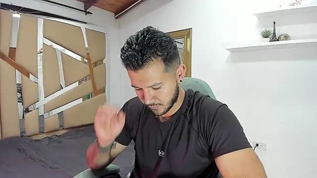 Snapshot of mister_miike chatting on March 14, 3:04 am mister miike online show from March 14, 3:04 am