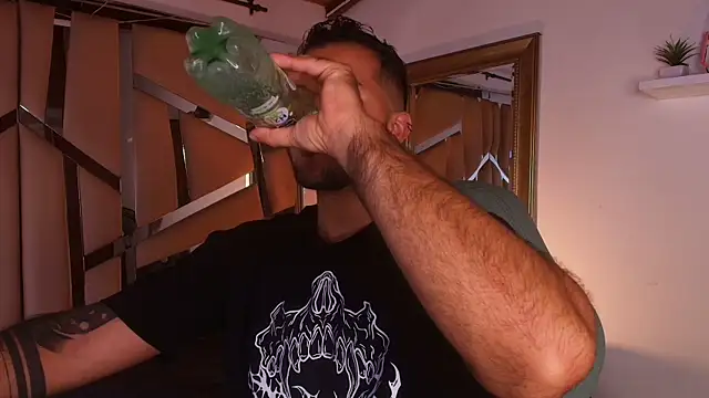 Snapshot of mister_miike chatting on September 10, 3:06 am mister miike online show from September 10, 3:06 am