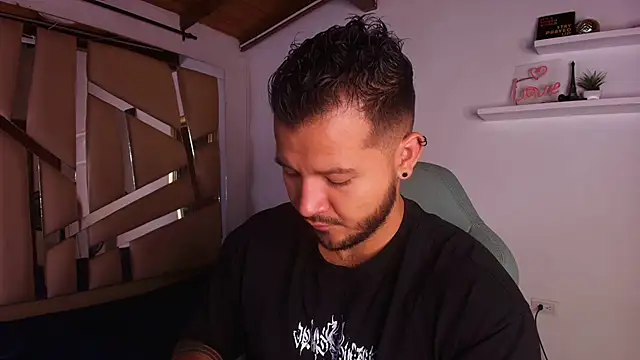 Snapshot of mister_miike chatting on September 12, 3:06 am mister miike online show from September 12, 3:06 am