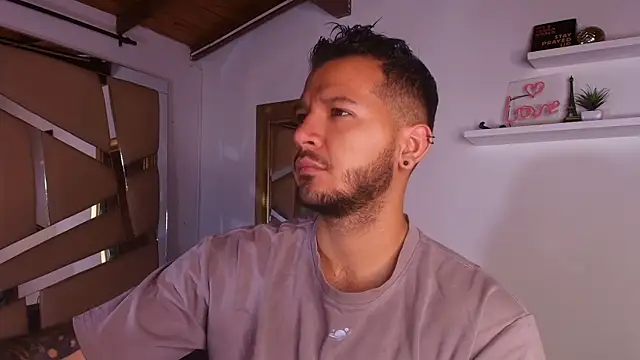 Snapshot of mister_miike chatting on September 13, 3:06 am mister miike online show from September 13, 3:06 am