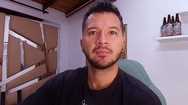 Snapshot of mister_miike chatting on October 1, 3:01 am mister miike online show from October 1, 3:01 am