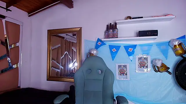 Snapshot of mister_miike chatting on October 4, 3:04 am mister miike online show from October 4, 3:04 am