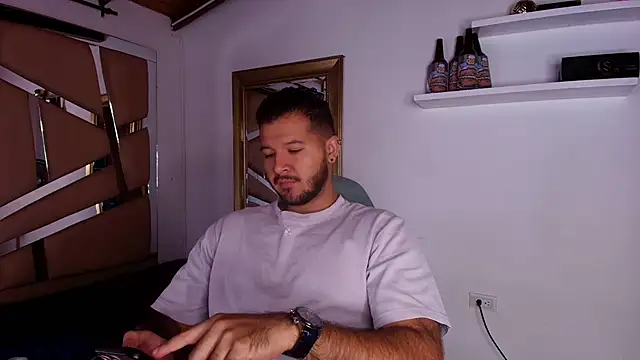 Snapshot of mister_miike chatting on October 7, 3:04 am mister miike online show from October 7, 3:04 am