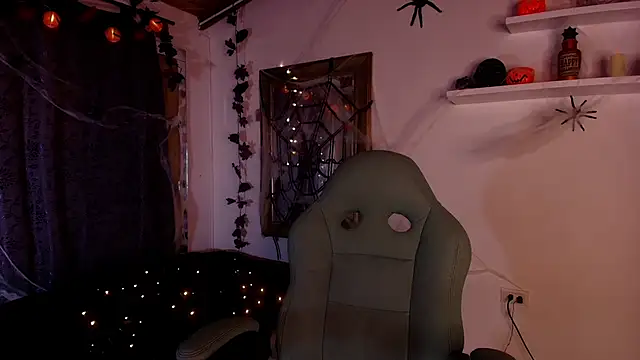 Snapshot of mister_miike chatting on October 15, 3:06 am mister miike online show from October 15, 3:06 am