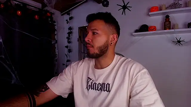 Snapshot of mister_miike chatting on October 17, 3:10 am mister miike online show from October 17, 3:10 am