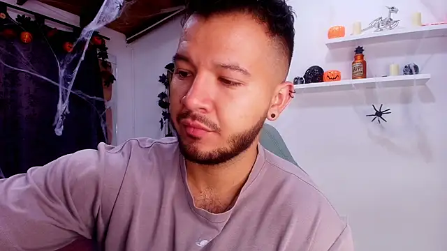 Snapshot of mister_miike chatting on October 23, 3:06 am mister miike online show from October 23, 3:06 am