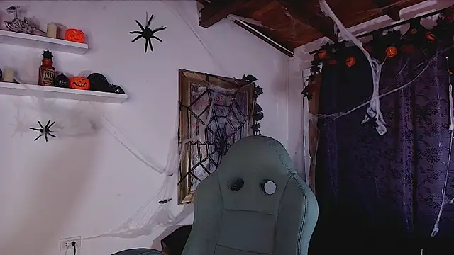 Snapshot of mister_miike chatting on October 25, 3:25 am mister miike online show from October 25, 3:25 am