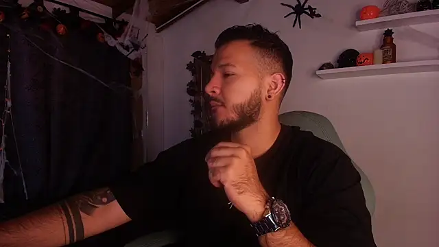 Snapshot of mister_miike chatting on October 30, 3:08 am mister miike online show from October 30, 3:08 am