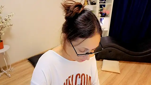 Snapshot of CaringSophie chatting on February 27, 1:44 pm CaringSophie online show from February 27, 1:44 pm