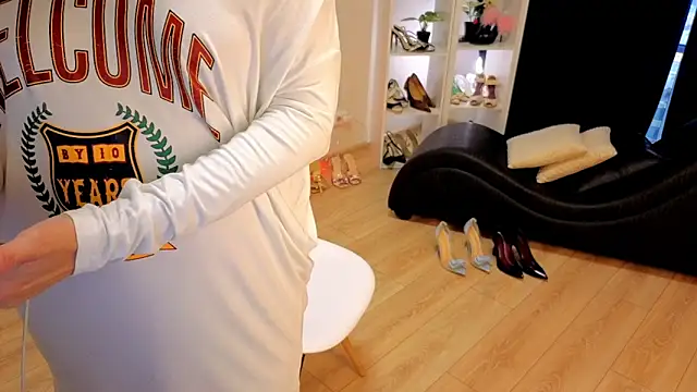 Snapshot of CaringSophie chatting on March 2, 10:55 am CaringSophie online show from March 2, 10:55 am